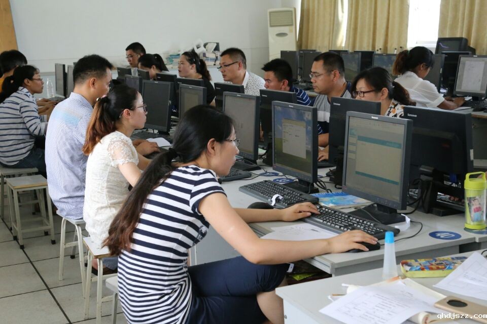 泰州市初、高中综合实践、高中信息（通用）技术青年教师教学基本功比赛在我校举行